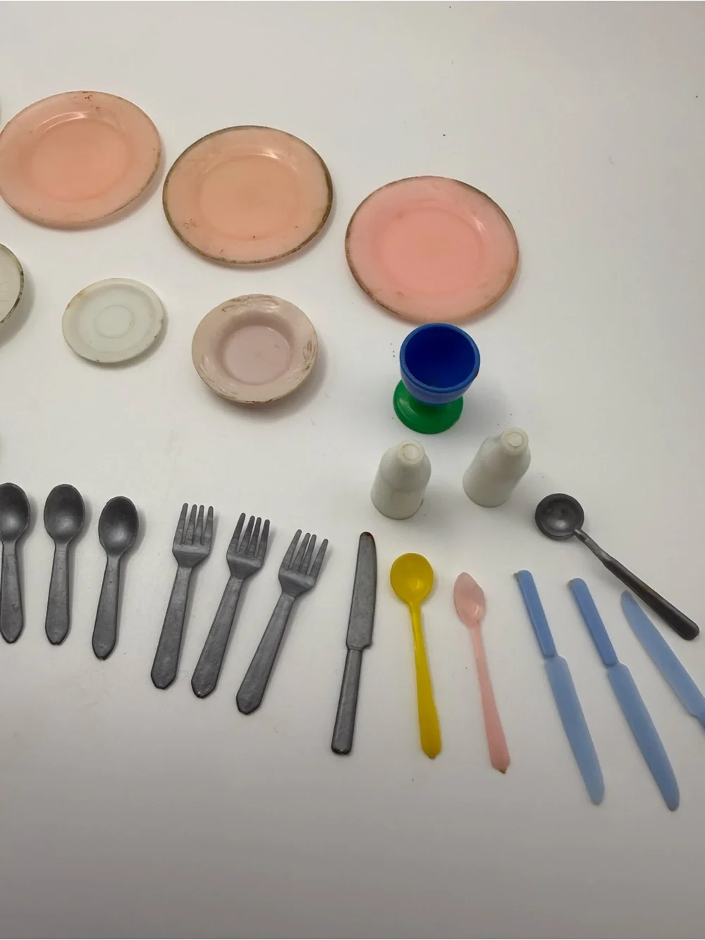 Huge Lot of Vintage Barbie Dishes Kitchen Ware Silverware, Cups And Plates